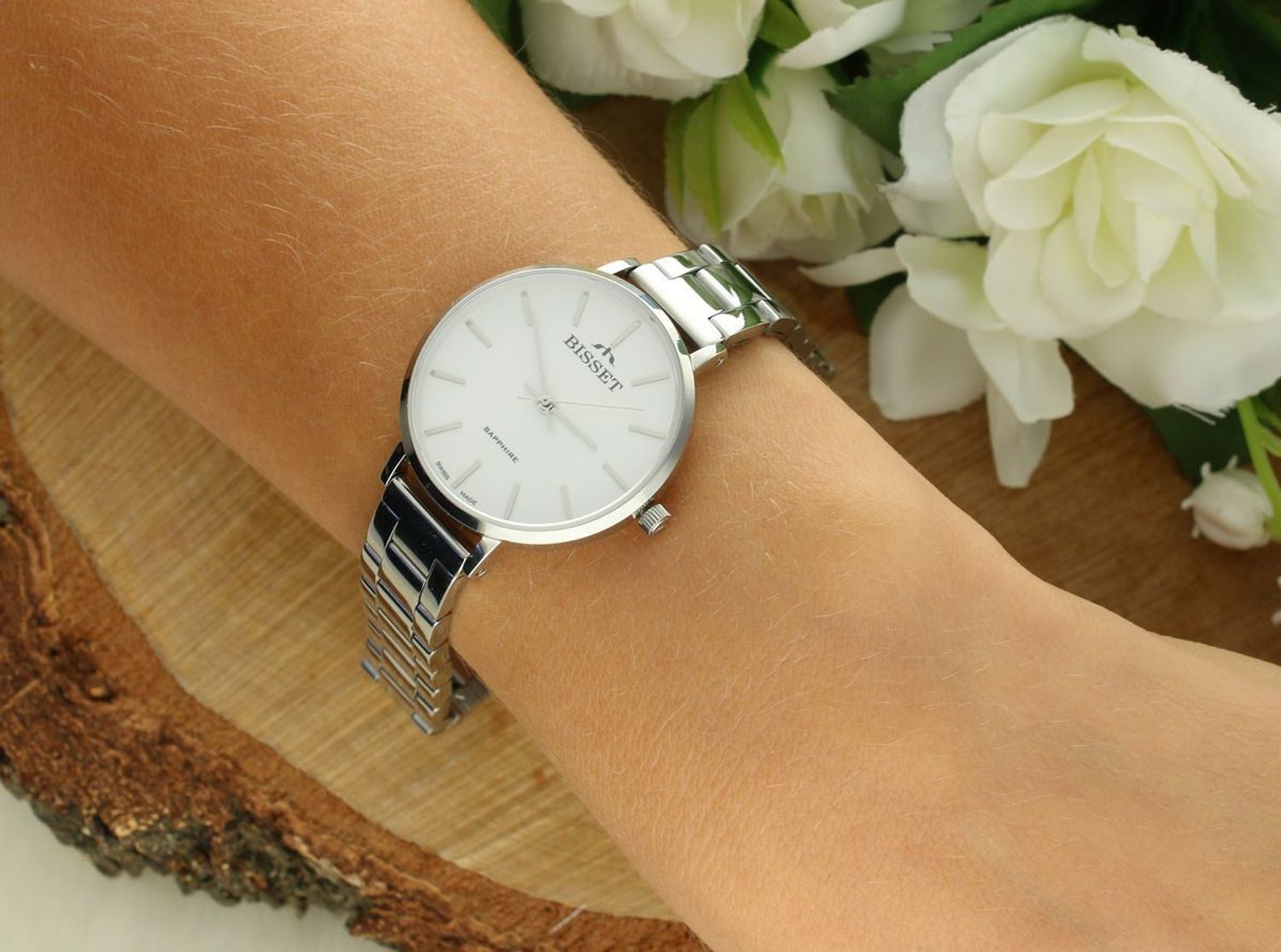 Bisset BSBF30 – elegancki damski zegarek szwajcarski z mechanizmem kwarcowym, białą tarczą, szafirowym szkłem i stalową bransoletą z blokadą. Wodoszczelność 30 m.1.jpg